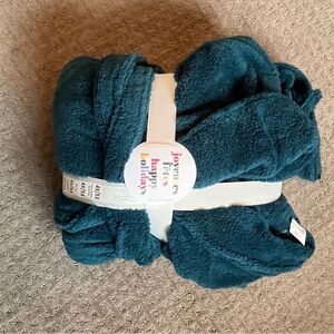 Penningtons Cozy Plush Robe in Teal 4x/5x